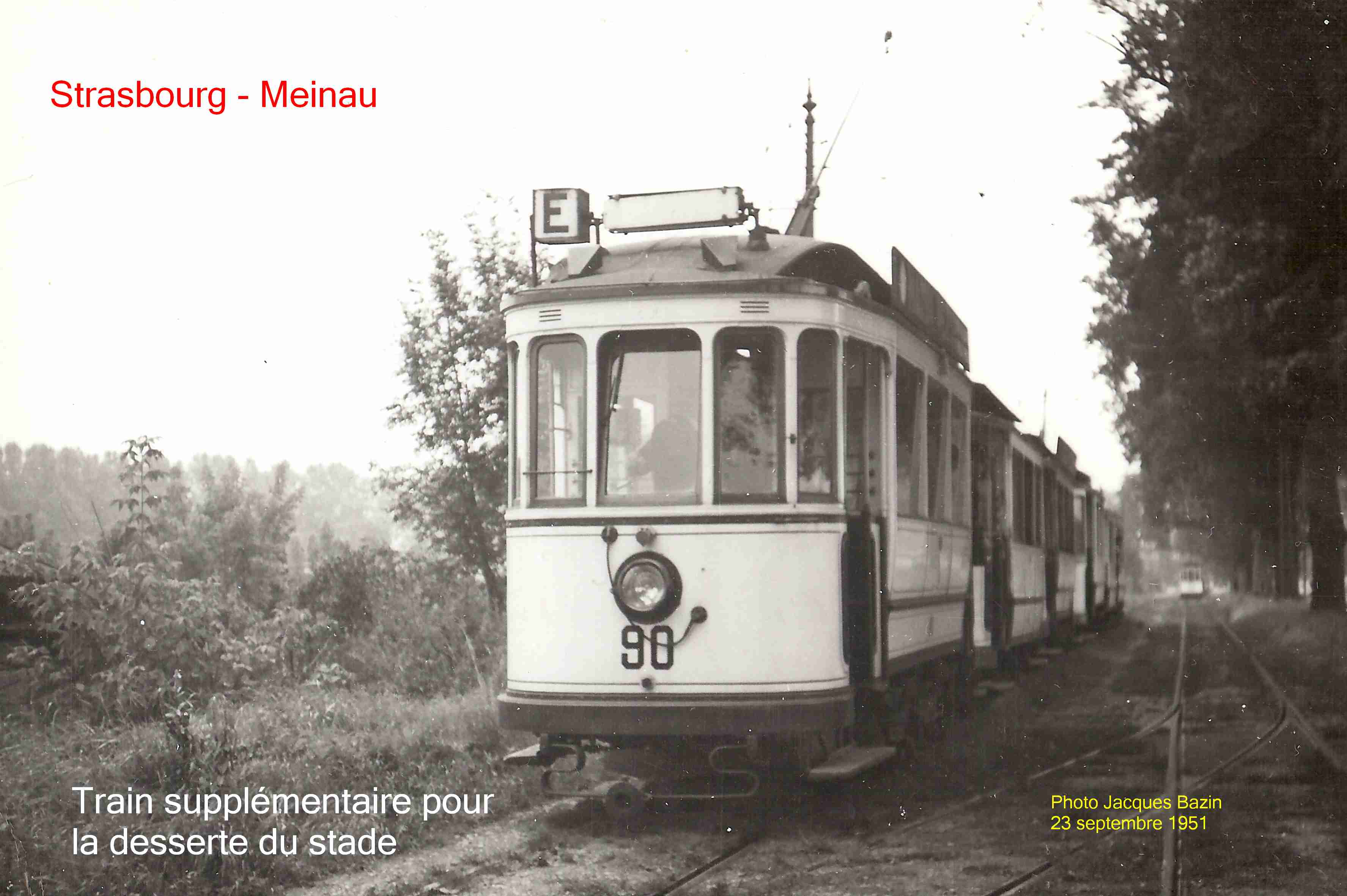 La motrice n� 90 et ses remorques � proximit� du Stade de la Meinau, Route de Colmar.